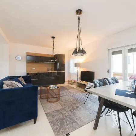 Apartment Ema *